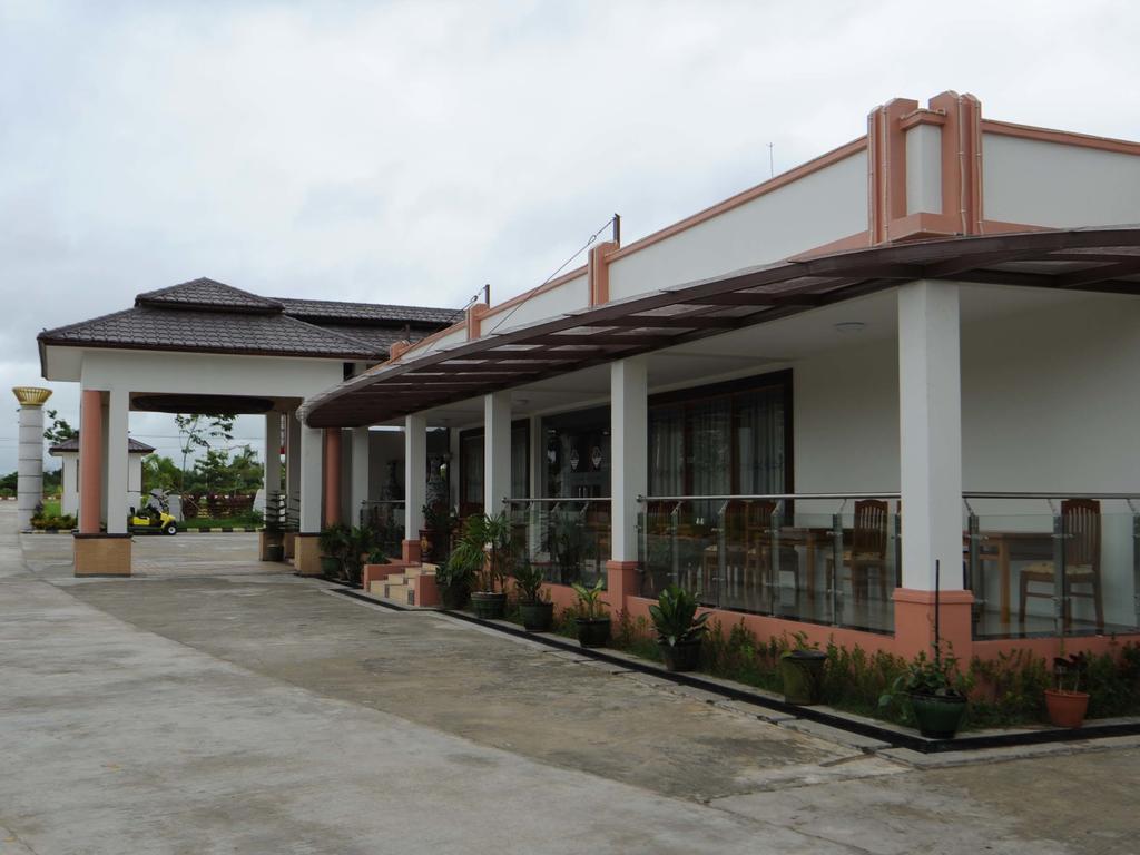 The Golden Lake Hotel Naypyidaw Luaran gambar