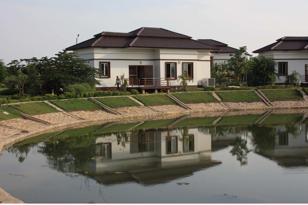 The Golden Lake Hotel Naypyidaw Luaran gambar