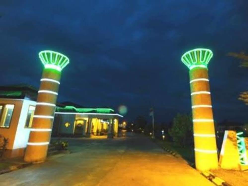 The Golden Lake Hotel Naypyidaw Luaran gambar